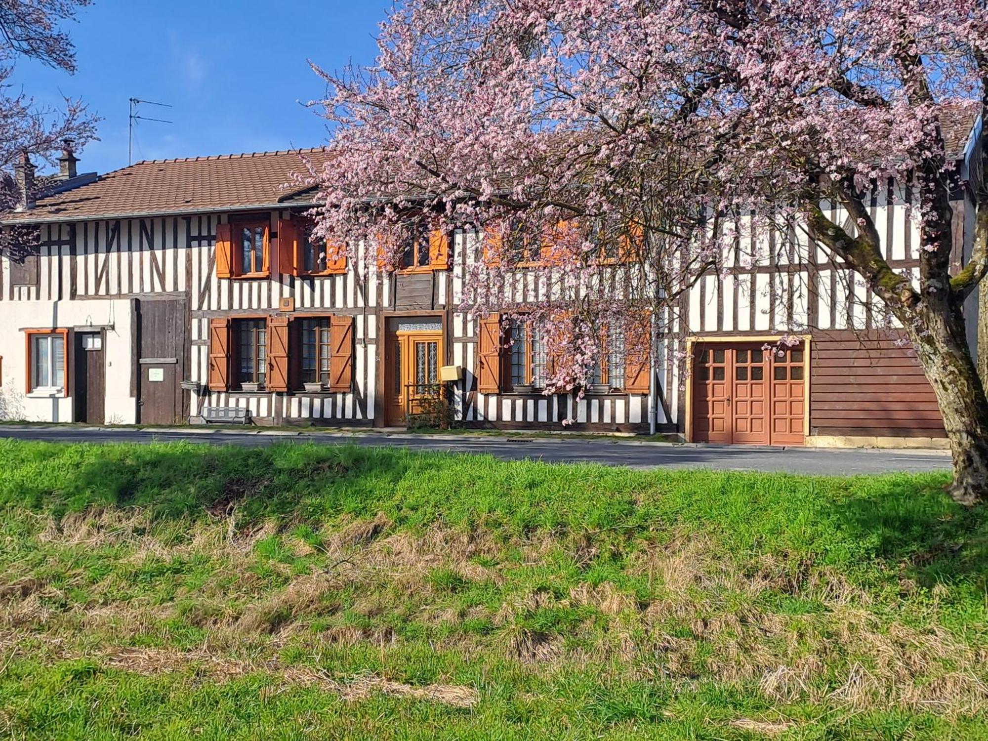 Chatrou Chatelraould-Saint-Louvent Exterior photo